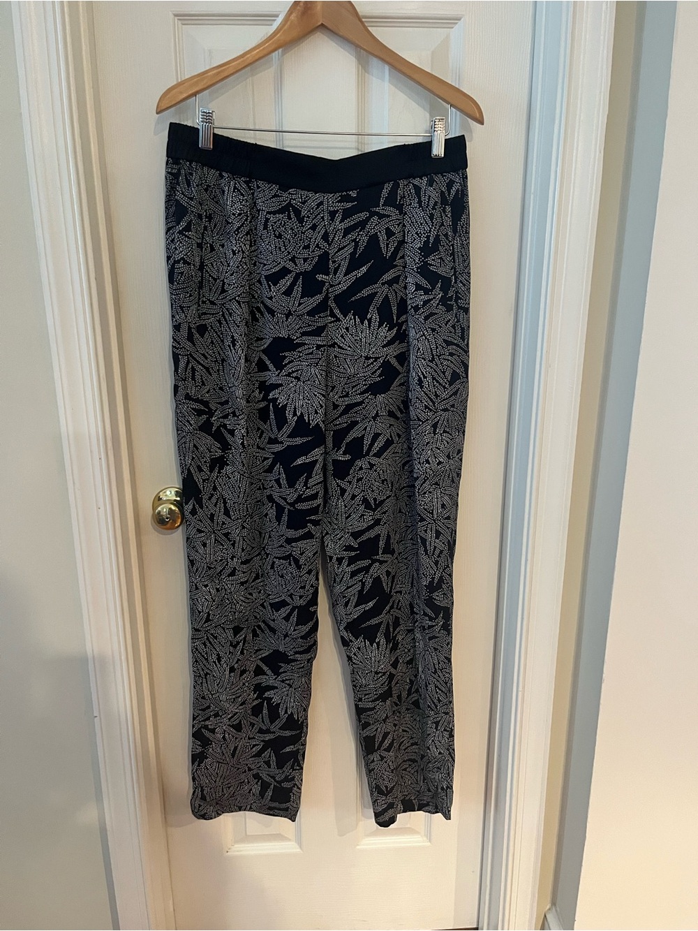 Diane Von Furstenberg Black Wide-Leg Silk Pants with Gray Leaf Print